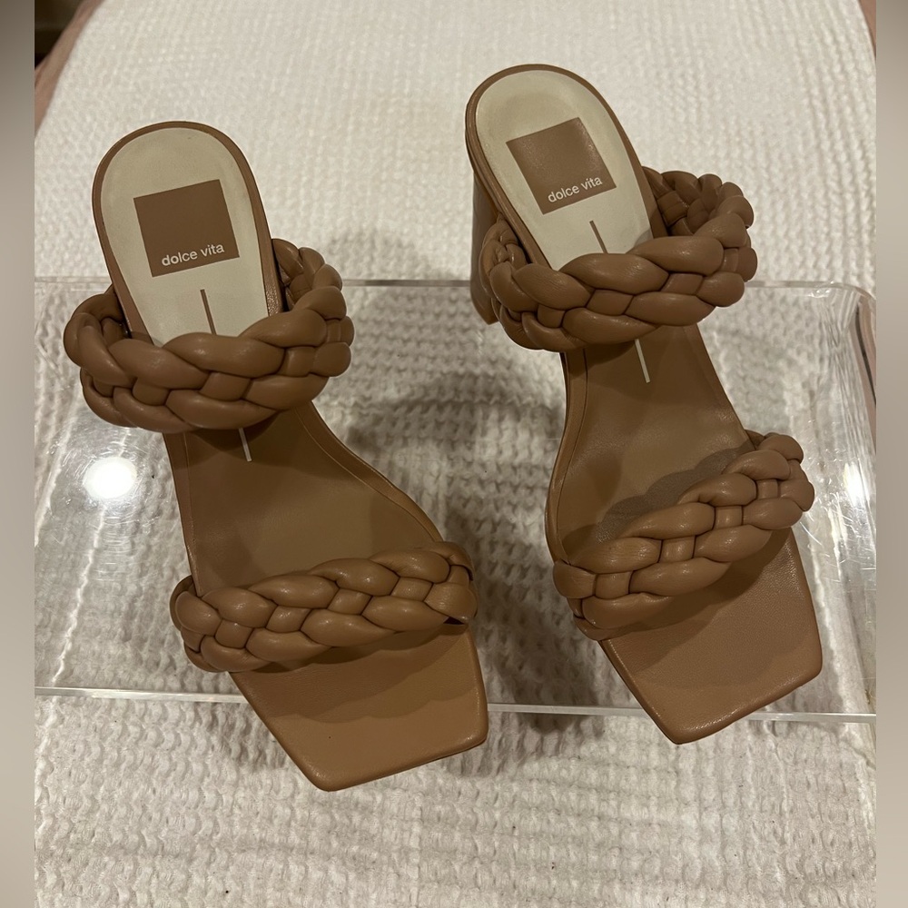 Women’s Dolce Vita Pailey sandals in sz  7, color is tan.